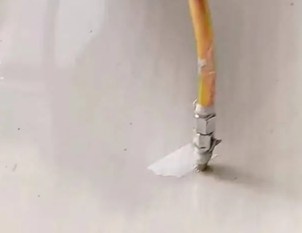 柳南瓷砖空鼓维修公司专业解答在瓷砖铺贴过程中，如果使用的砂料过粗（如全部使用了粗砂），可能会导致以下问题