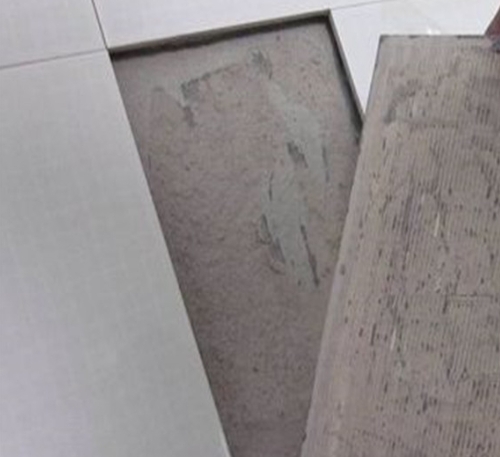 柳南瓷砖空鼓维修公司分享瓷砖铺贴时如果打浆（即涂抹在瓷砖背面和基层上的砂浆或瓷砖胶）过少，会带来以下问题